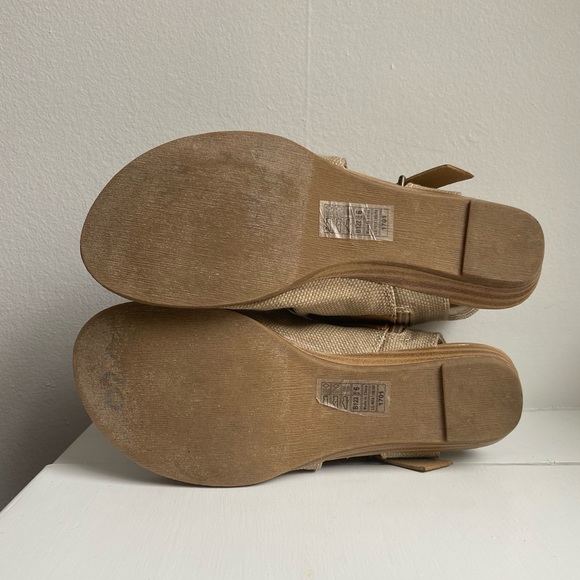 blowfish tan sandals size 6 - Picture 4 of 4